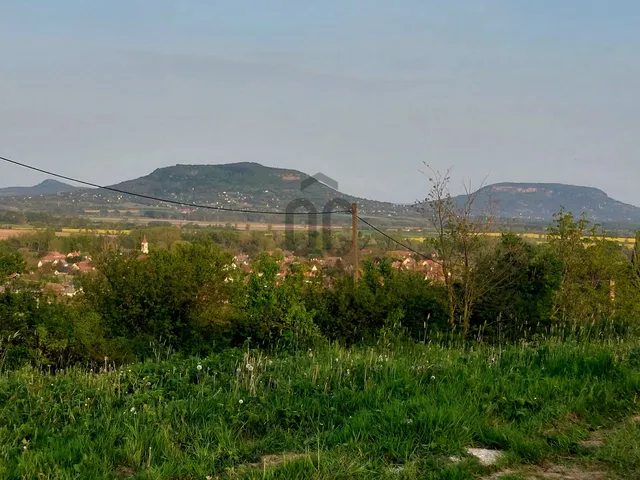 Eladó telek Lesenceistvánd 2081 nm