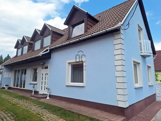 Eladó ház Tapolca, Kertváros 200 nm