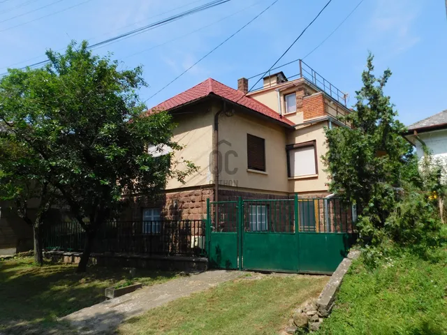 Eladó ház Zánka 239 nm