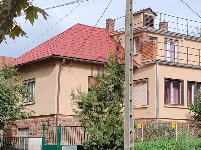 Eladó ház Zánka 239 nm