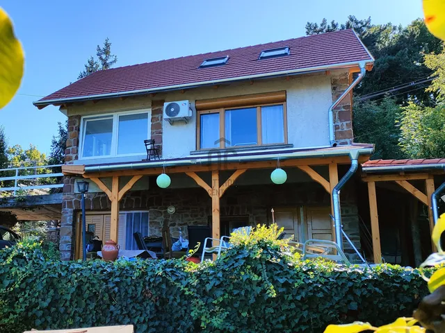 Eladó ház Ábrahámhegy 135 nm