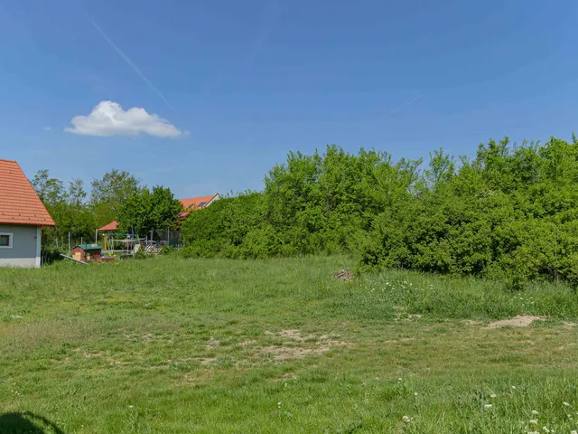 Eladó telek Köveskál 1377 nm