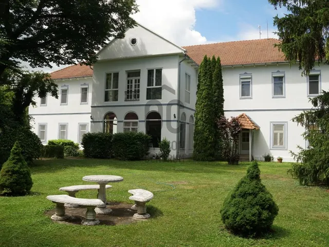 Eladó kereskedelmi és ipari ingatlan Misefa 1649 nm