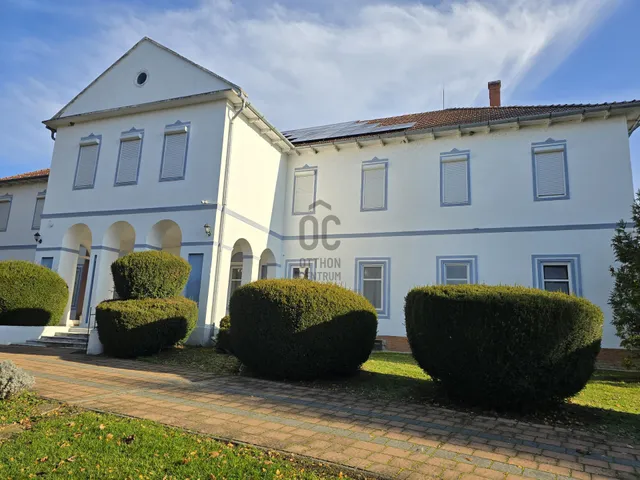 Eladó kereskedelmi és ipari ingatlan Misefa 1649 nm