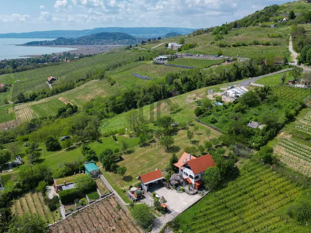 Eladó üdülő és hétvégi ház Badacsonytomaj 205 nm