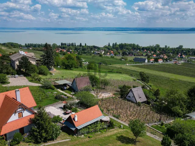 Eladó üdülő és hétvégi ház Badacsonytomaj 205 nm