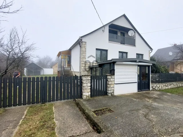 Eladó ház Nyirád 330 nm