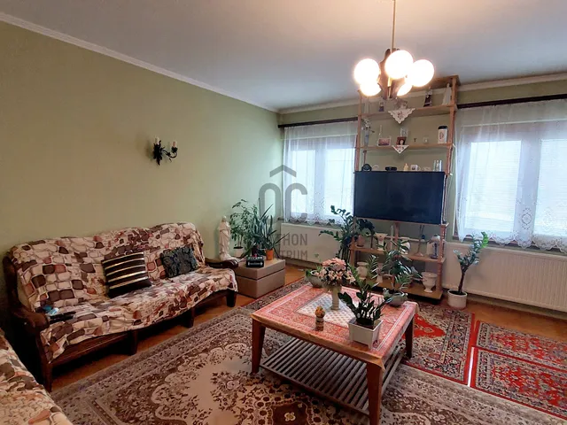 Eladó ház Nyirád 330 nm