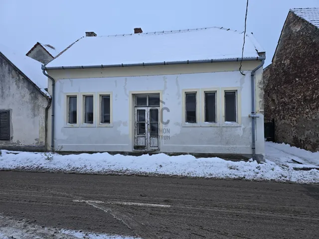 Eladó kereskedelmi és ipari ingatlan Kővágóörs 50 nm