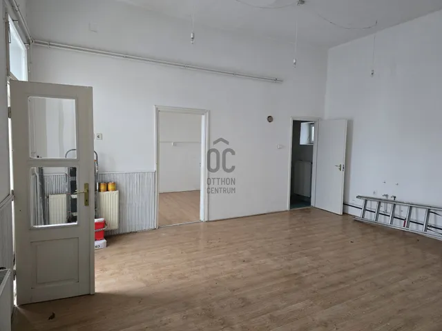 Eladó kereskedelmi és ipari ingatlan Kővágóörs 50 nm