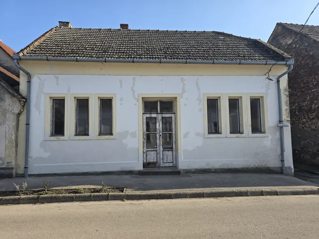 Eladó kereskedelmi és ipari ingatlan Kővágóörs 50 nm