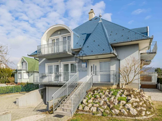 Eladó ház Gyenesdiás 320 nm