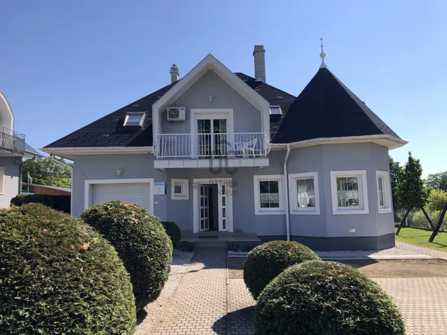 Eladó ház Gyenesdiás 235 nm