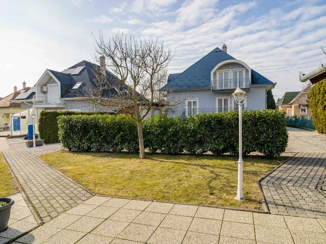 Eladó ház Gyenesdiás 320 nm