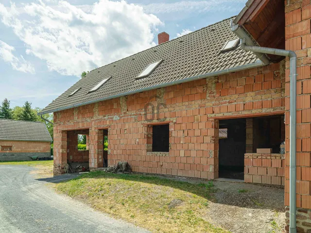 Eladó ház Lesenceistvánd 240 nm