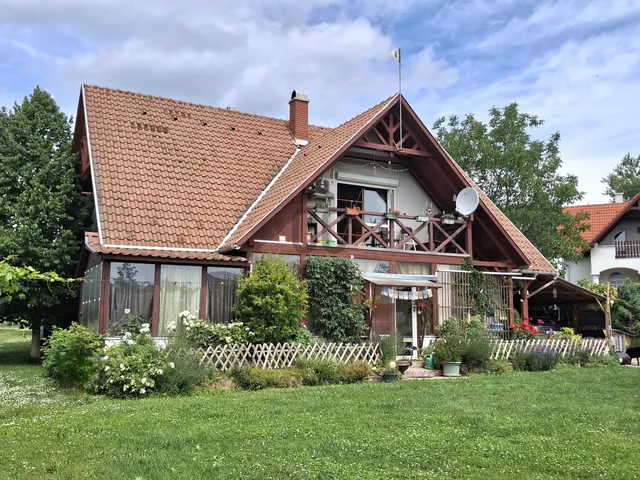 Eladó ház Ábrahámhegy 222 nm