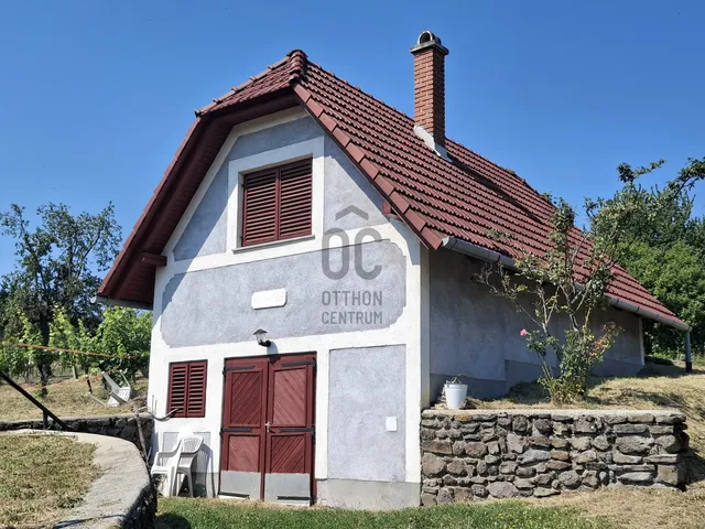 Eladó nyaraló Balatonhenye 54 nm