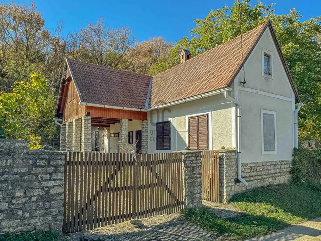 Eladó ház Monoszló 120 nm