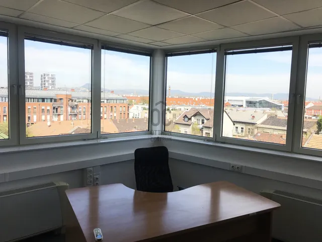 Eladó kereskedelmi és ipari ingatlan Budapest IV. kerület, Újpest 240 nm