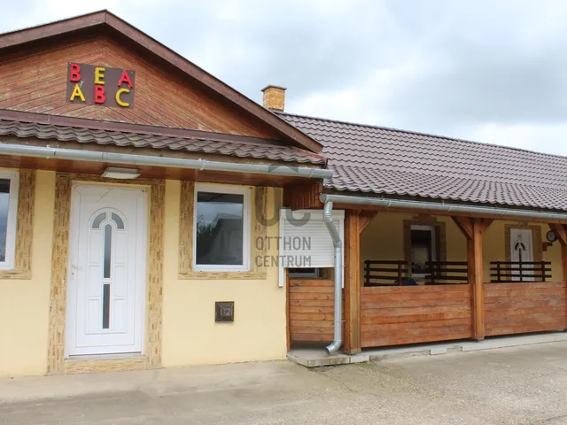 Eladó kereskedelmi és ipari ingatlan Gyüre 131 nm