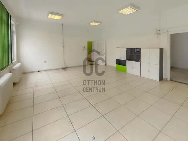 Eladó kereskedelmi és ipari ingatlan Budapest XVIII. kerület, Bókaytelep 695 nm