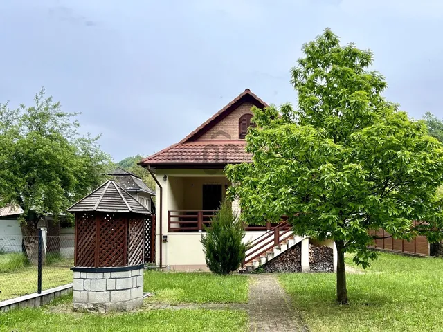 Eladó ház Váraszó, II. Rákóczi Ferenc út 291 nm