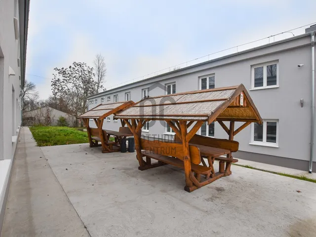 Eladó kereskedelmi és ipari ingatlan Százhalombatta 650 nm