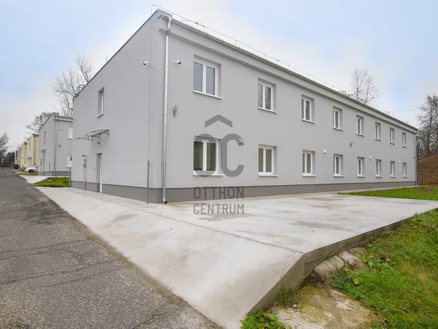 Eladó kereskedelmi és ipari ingatlan Százhalombatta 650 nm