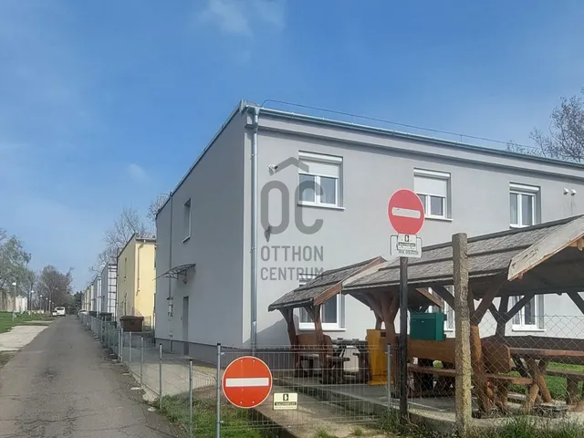 Eladó kereskedelmi és ipari ingatlan Százhalombatta 650 nm