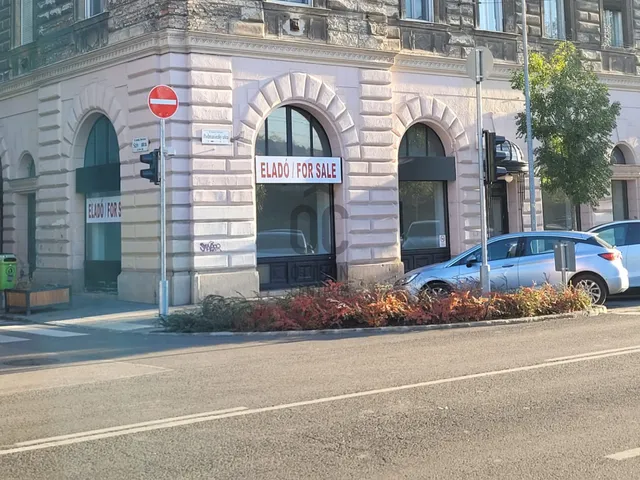 Eladó kereskedelmi és ipari ingatlan Budapest VI. kerület 331 nm