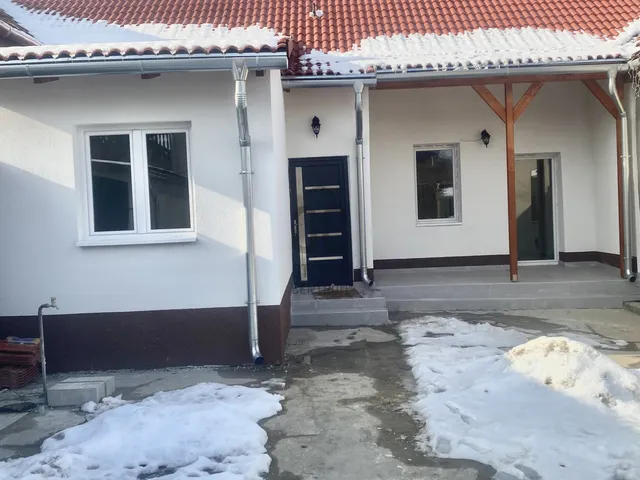 Eladó lakás Pécel 70 nm