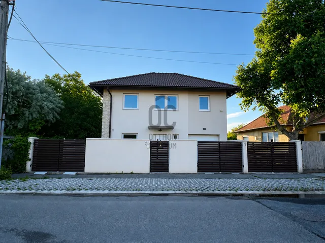Eladó ház Budapest XVIII. kerület, Szemeretelep 205 nm