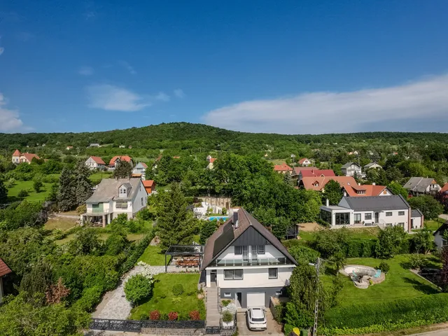 Eladó ház Balatonszepezd 220 nm
