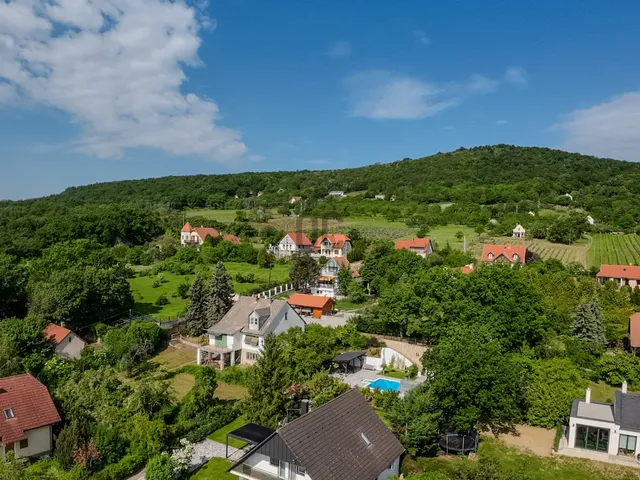 Eladó ház Balatonszepezd 220 nm