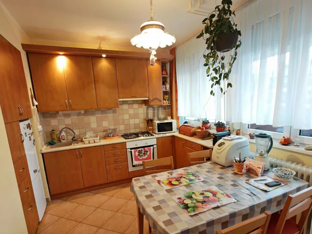 Eladó lakás Ajka 66 nm