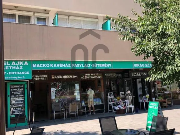 Kiadó kereskedelmi és ipari ingatlan Ajka 108 nm