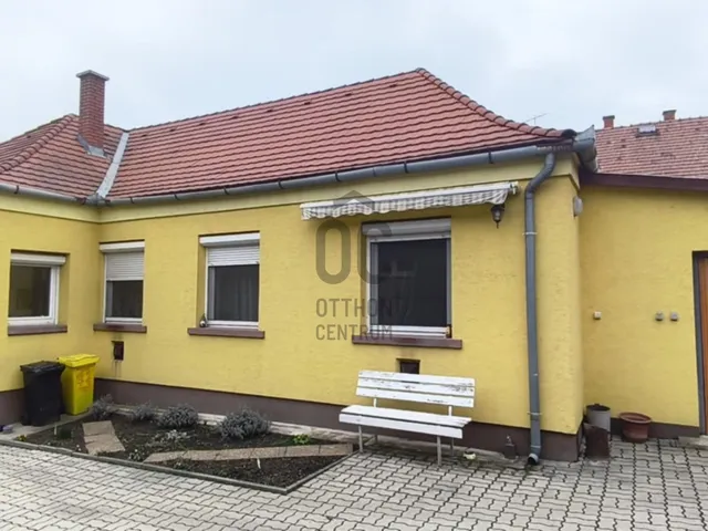 Eladó ház Devecser 90 nm