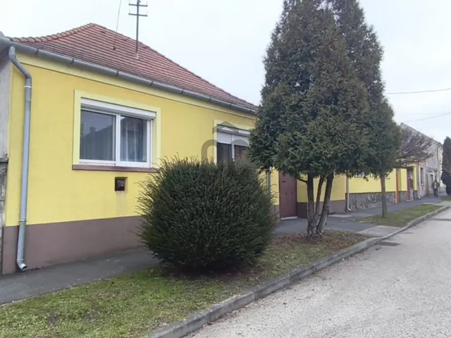 Eladó ház Devecser 90 nm