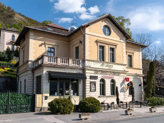 Eladó kereskedelmi és ipari ingatlan Visegrád 820 nm