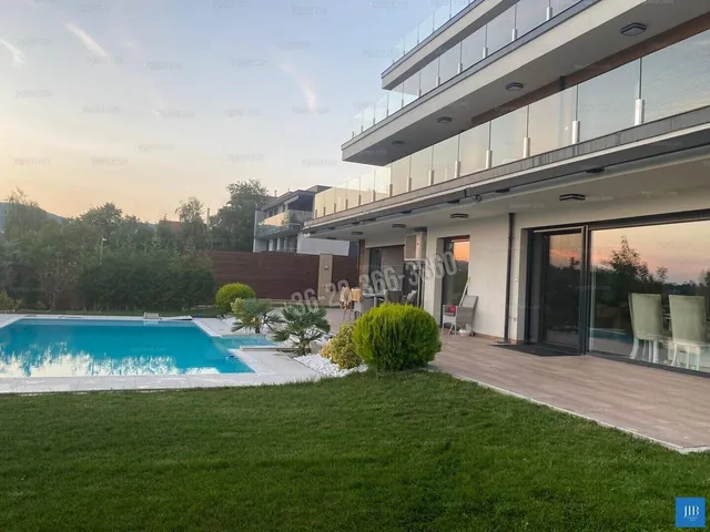 Eladó lakás Budapest XI. kerület, Hosszúrét 210 nm