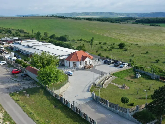 Eladó kereskedelmi és ipari ingatlan Hajmáskér 1023 nm