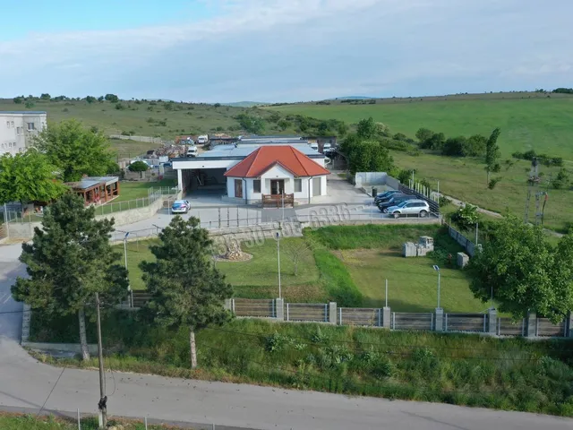 Eladó kereskedelmi és ipari ingatlan Hajmáskér 1120 nm
