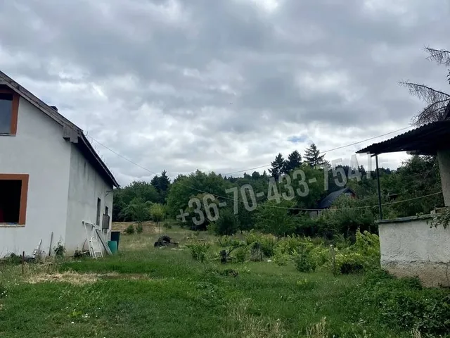 Eladó nyaraló Törökbálint 120 nm