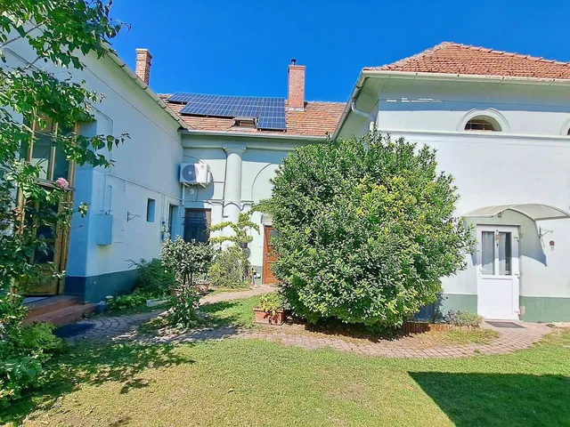 Eladó lakás Veszprém, Egyetemváros, Dózsa György utca 79 nm