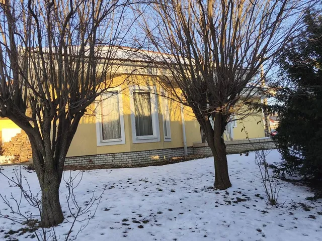 Eladó ház Tök 287 nm