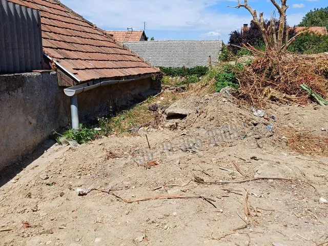 Eladó telek Páty 286 nm