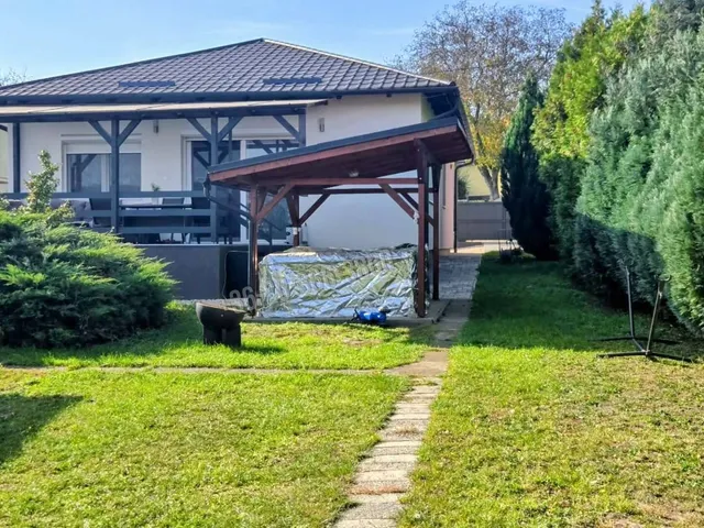 Eladó ház Tatabánya, Kertvárosi lakótelep 156 nm