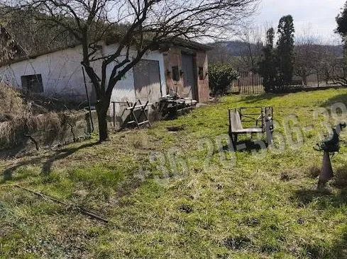 Eladó ház Úny, Fenyves utca 80 nm