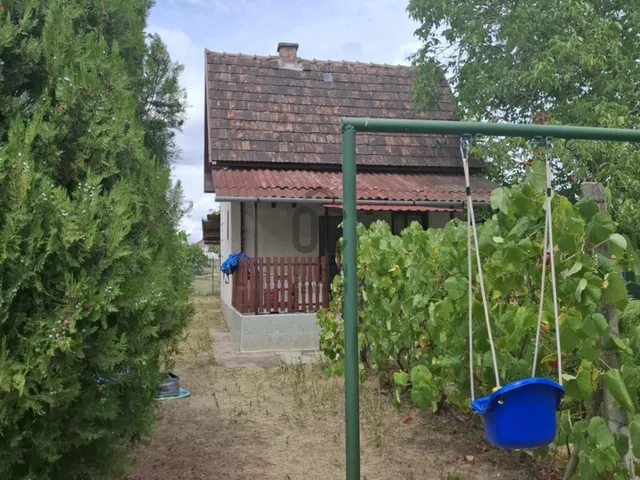 Eladó üdülő és hétvégi ház Kunpeszér 20 nm