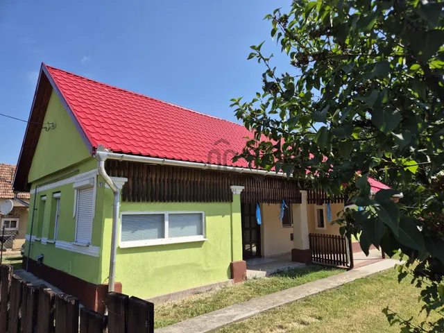 Eladó ház Tiszacsege 71 nm
